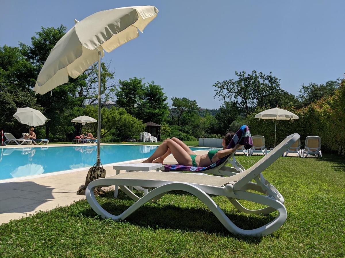 Residence Corte Del Bosco Garda  Bagian luar foto