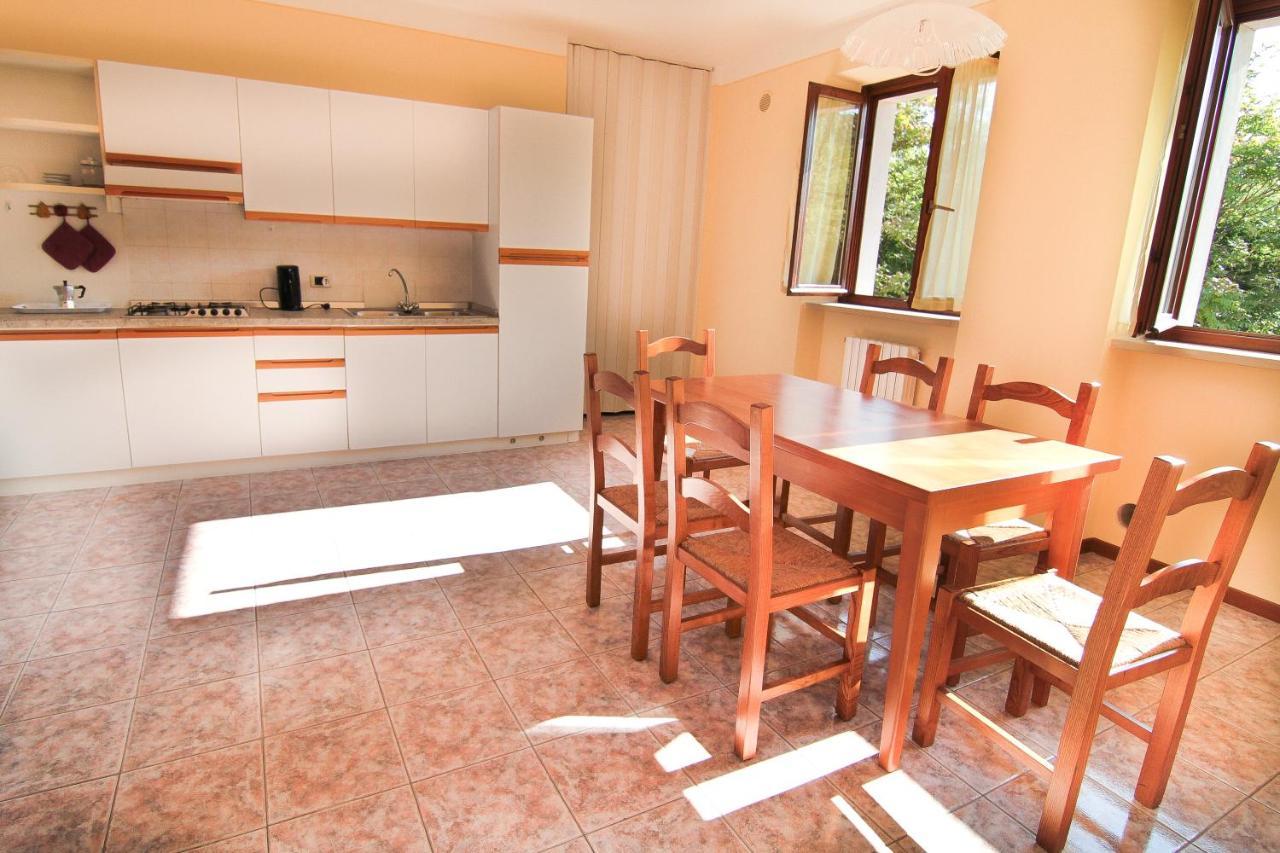 Residence Corte Del Bosco Garda  Bagian luar foto