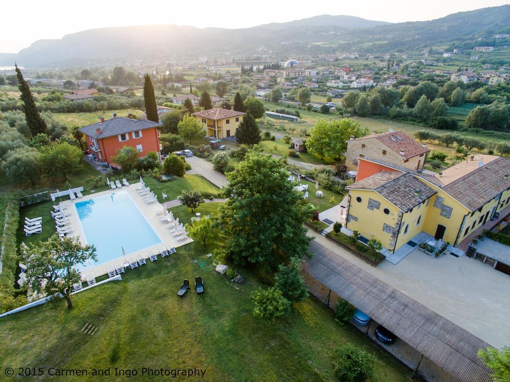 Residence Corte Del Bosco Garda  Bagian luar foto
