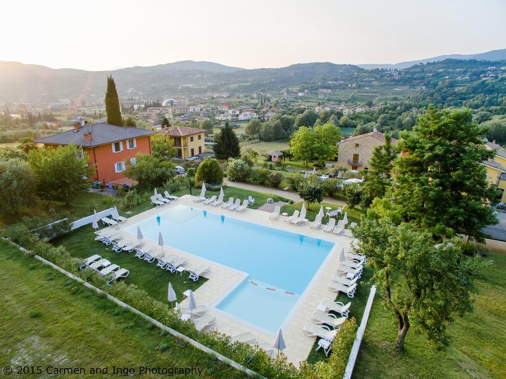 Residence Corte Del Bosco Garda  Bagian luar foto