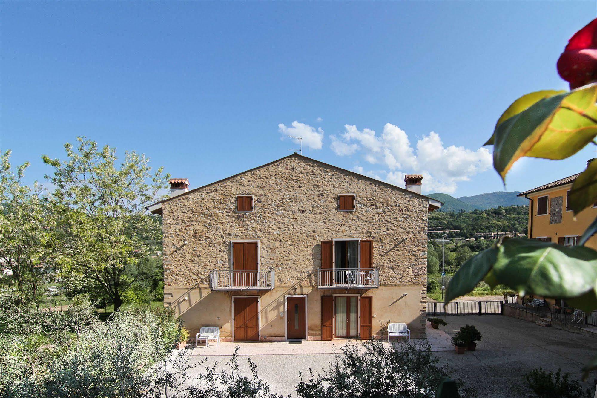 Residence Corte Del Bosco Garda  Bagian luar foto