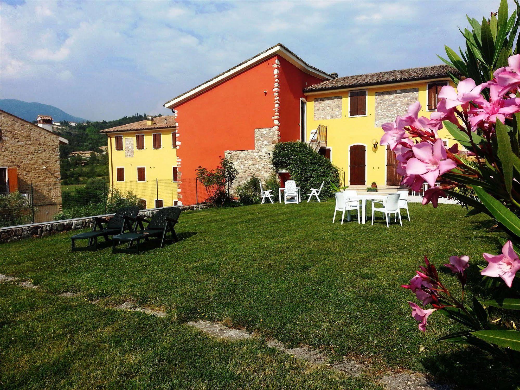 Residence Corte Del Bosco Garda  Bagian luar foto