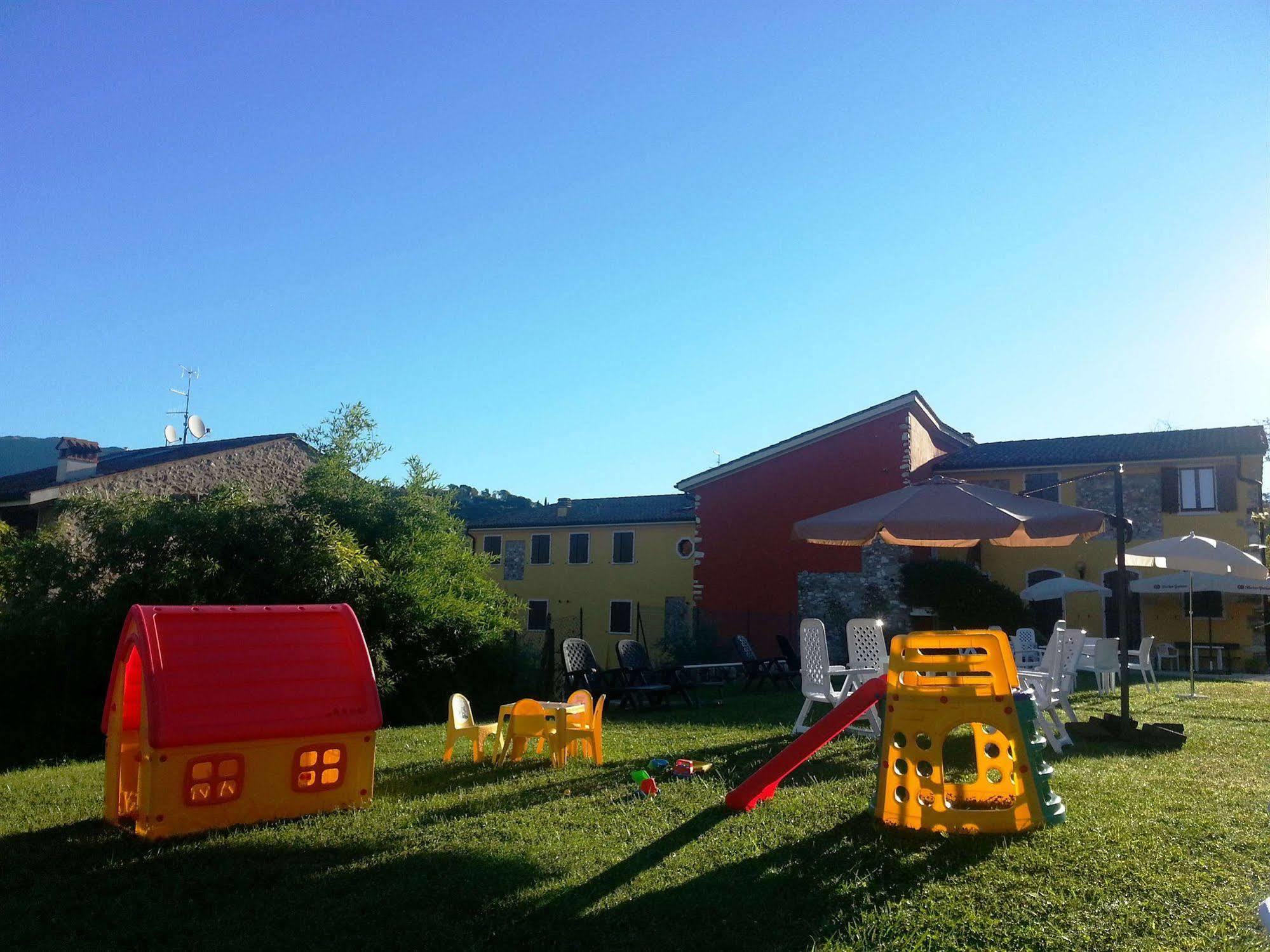 Residence Corte Del Bosco Garda  Bagian luar foto