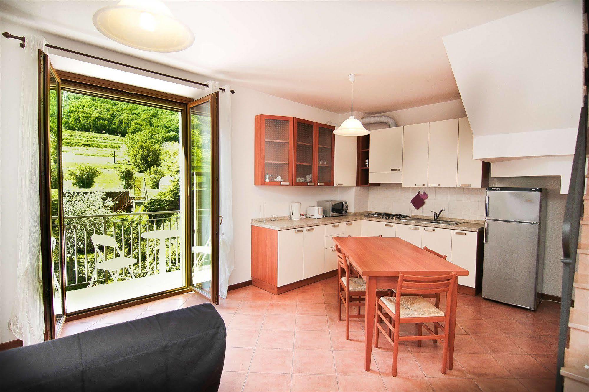 Residence Corte Del Bosco Garda  Bagian luar foto