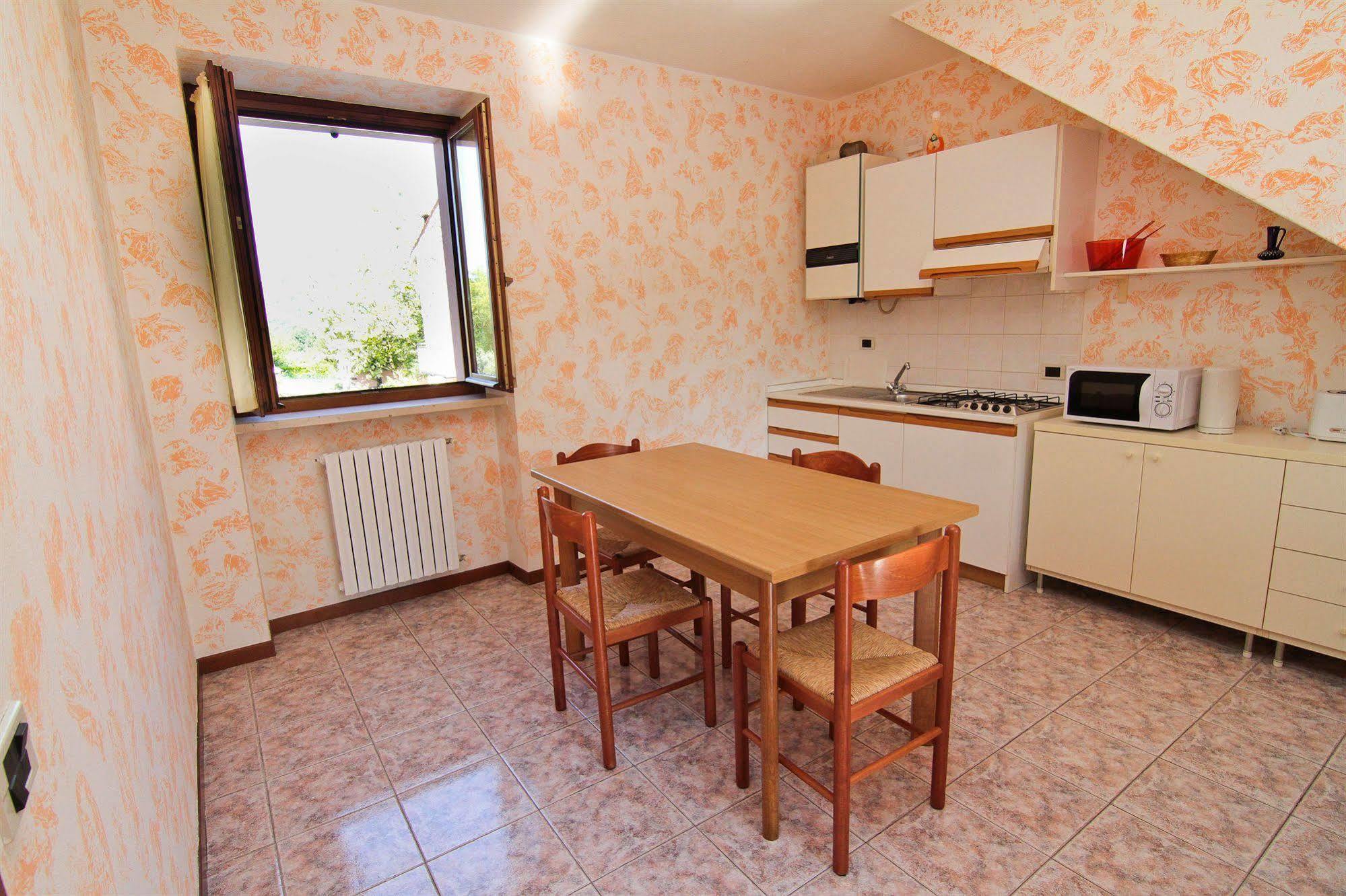 Residence Corte Del Bosco Garda  Bagian luar foto