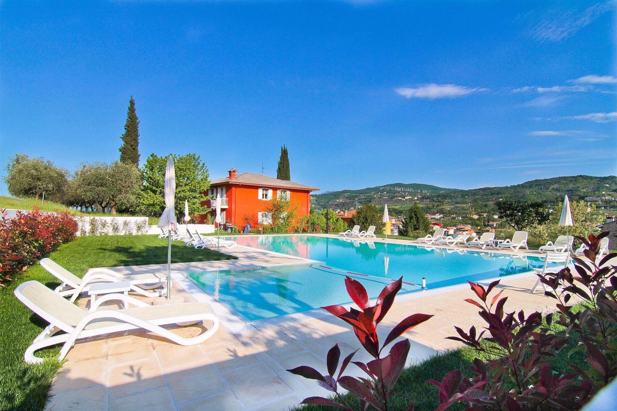 Residence Corte Del Bosco Garda  Bagian luar foto